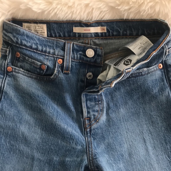 Levi’s size 24 blue jeans - Picture 2 of 7